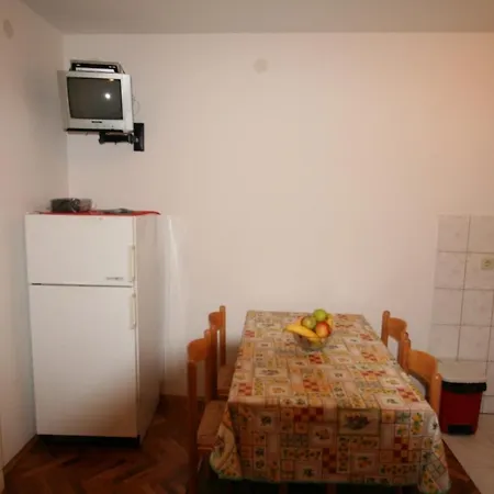One-bedroom Near Sea 1 *